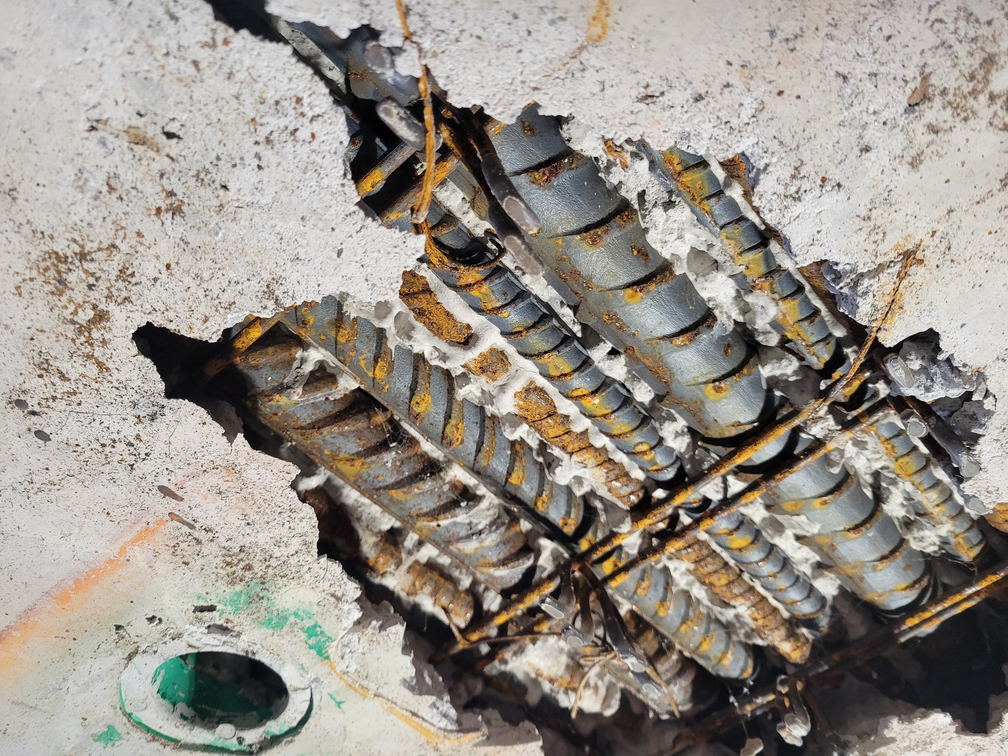 Honeycombing and exposed reinforcement in a transfer slab